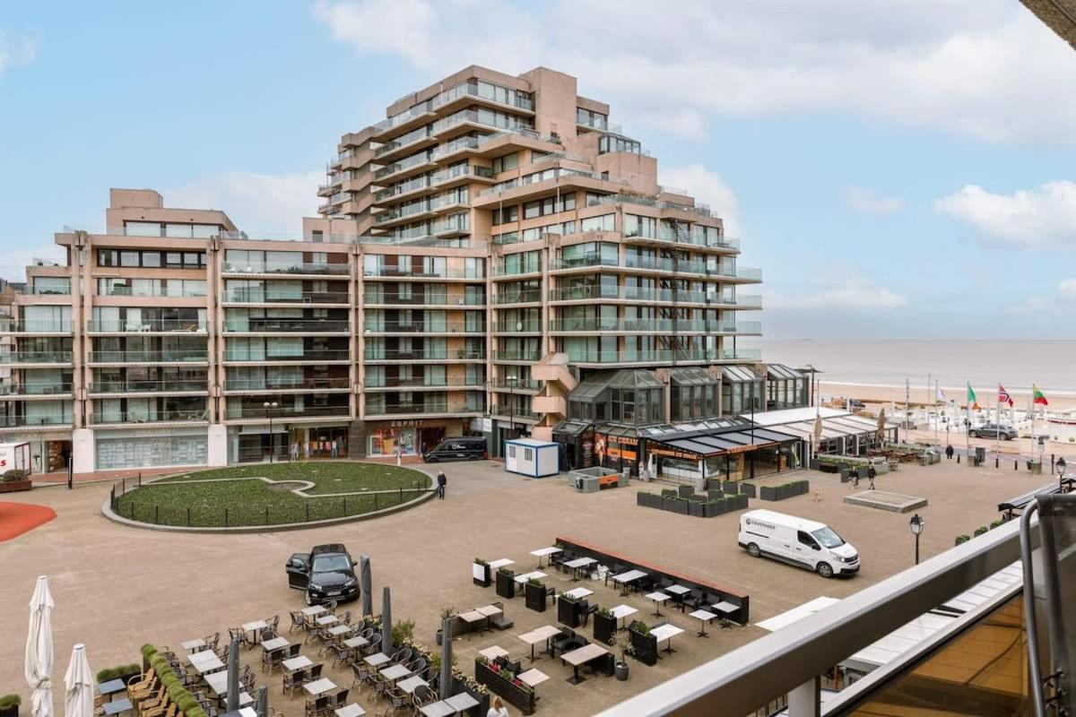Modern Apartment In Centre Of Knokke Экстерьер фото